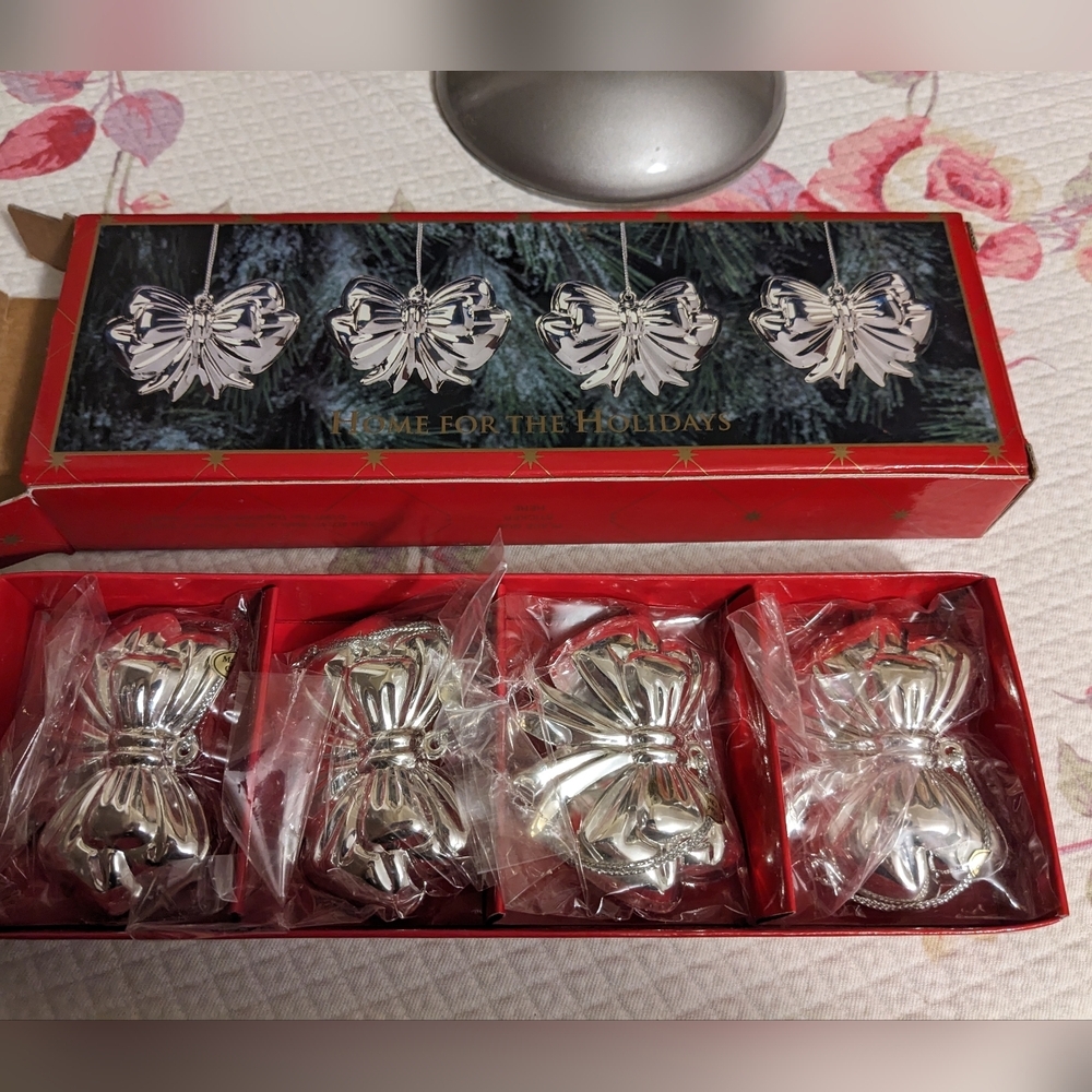 Vtg Christmas Ornament Box Set Silvertone Bows Ribbon Gift Package Tie Ons Shiny